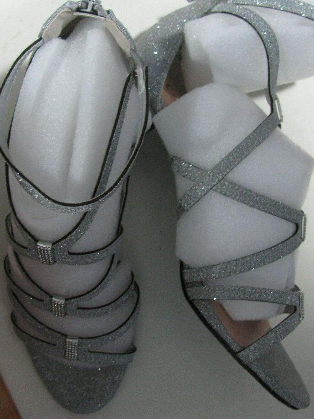 * Bella Vita Silver Sandals 8 1/2 8.5 New in Box $79.99 Glitter Date Strappy - Picture 5 of 7